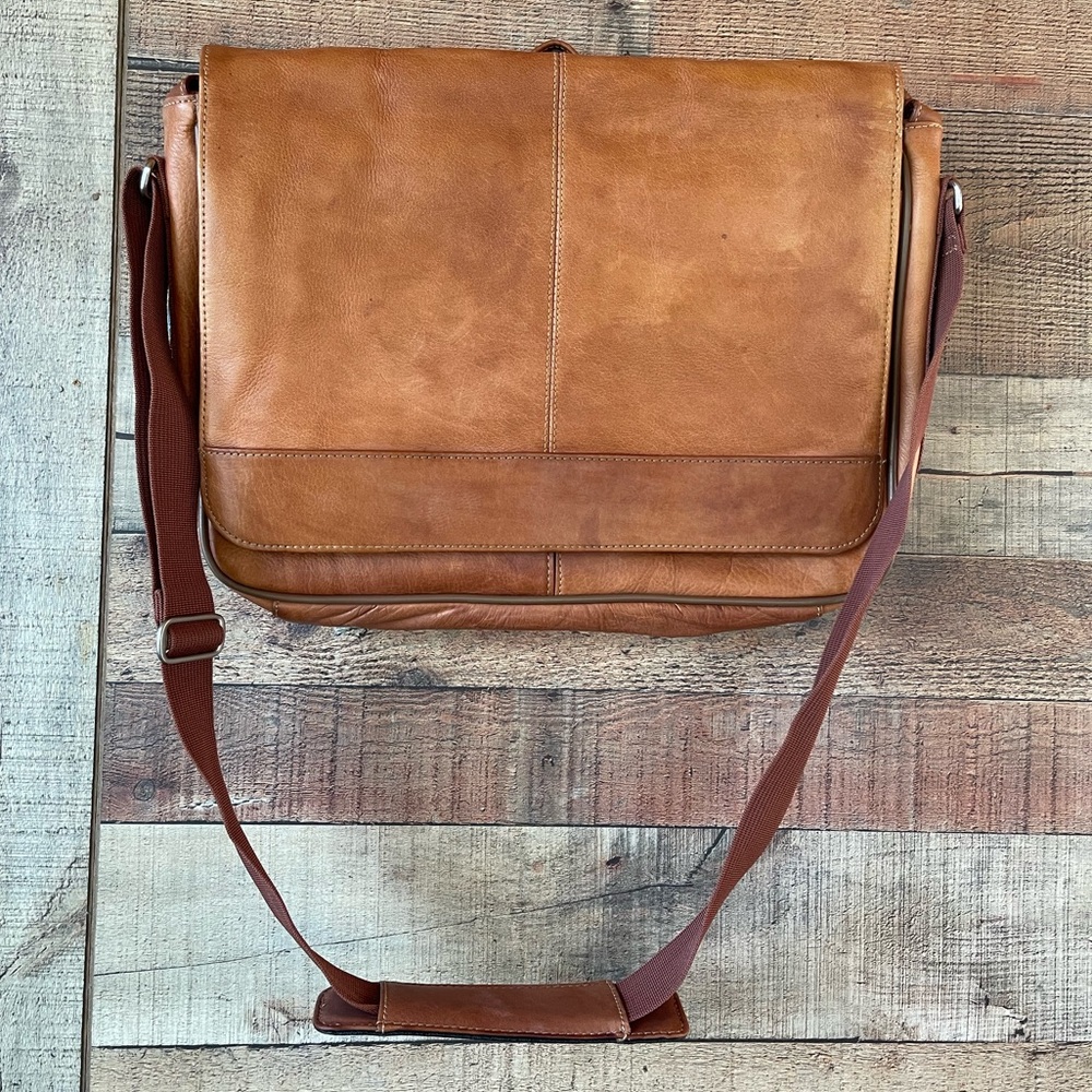 Wilsons Leather Messenger Bag Unisex Cognac Leather Crossbody